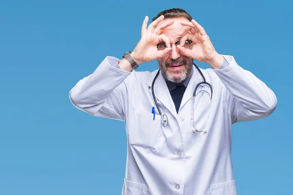 Hombre Médico Mediana Edad Con Uniforme Médico Aislado Haciendo Buen — Foto de Stock