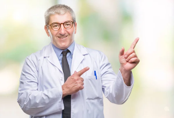 Stilig Senior Doktor Forskare Professionell Man Klädd Vit Rock Över — Stockfoto