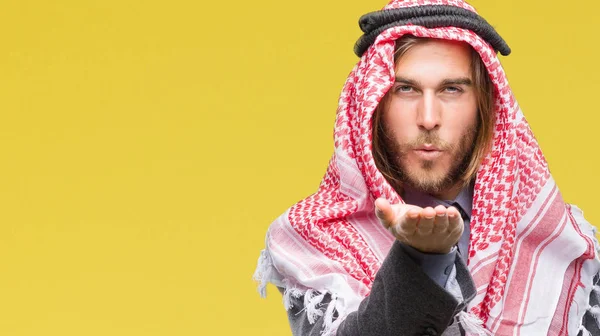 Homem Árabe Bonito Novo Com Cabelo Longo Vestindo Keffiyeh Sobre — Fotografia de Stock