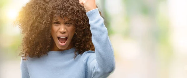 Afrikanisch Amerikanische Frau Trägt Einen Pullover Wütend Und Wütend Die — Stockfoto