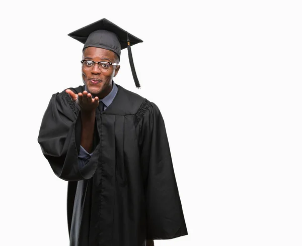 Jovem Graduado Homem Americano Africano Sobre Fundo Isolado Olhando Para — Fotografia de Stock