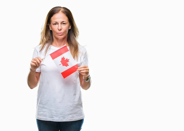 Mulher Hispânica Meia Idade Segurando Bandeira Canadá Sobre Fundo Isolado — Fotografia de Stock
