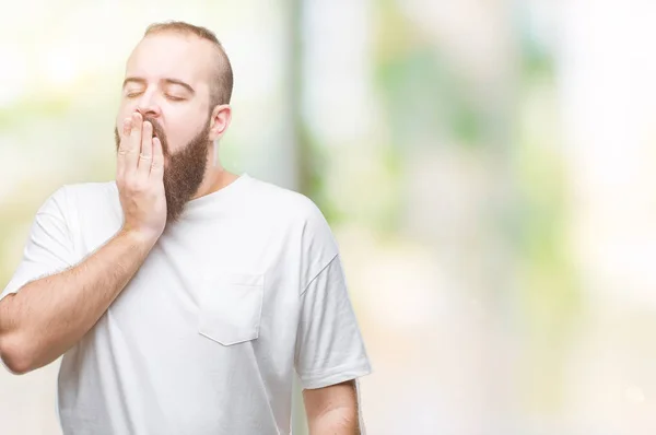 Pemuda Hipster Kaukasia Mengenakan Kaos Kasual Atas Latar Belakang Terisolasi — Stok Foto