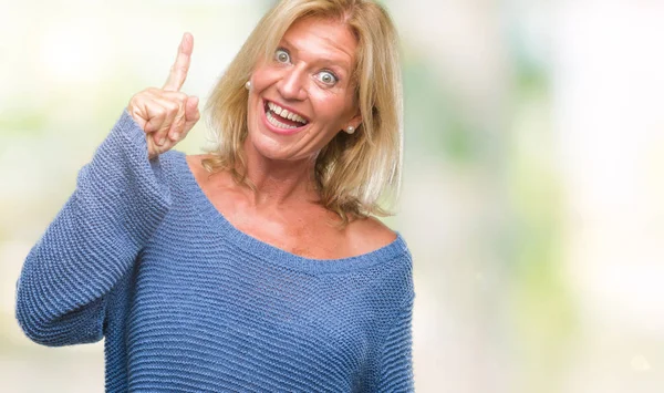 Blonde Frau Mittleren Alters Winterpullover Über Isoliertem Hintergrund Die Mit — Stockfoto