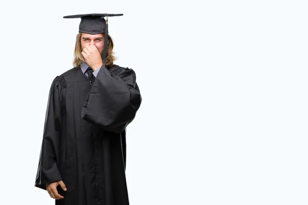 Jeune Homme Diplômé Beau Aux Cheveux Longs Sur Fond Isolé — Photo