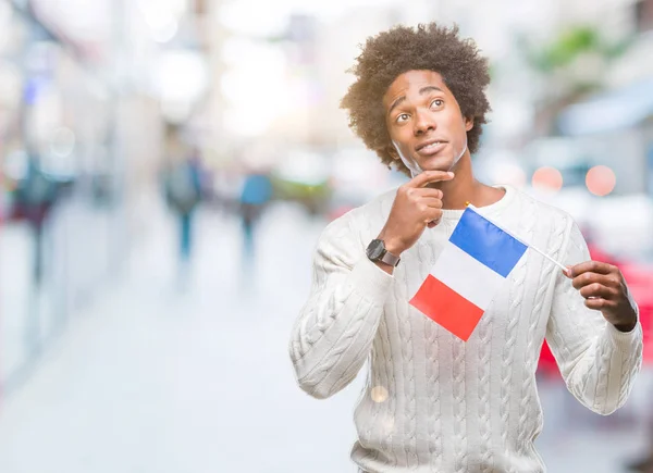 Afro Americano Uomo Bandiera Della Francia Sfondo Isolato Volto Serio — Foto Stock