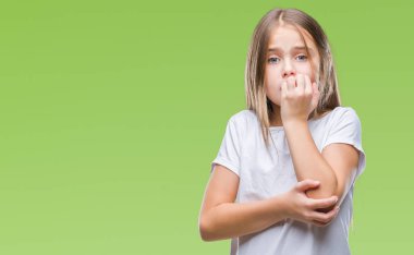 Genç güzel kız yüzünden stresli ve gergin ile izole arka plan tırnak ısırma dudaklarından eller. Anksiyete sorunu.