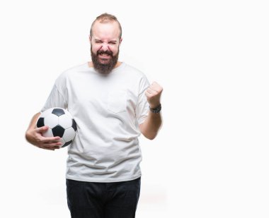 Futbol futbol topu gurur çığlık ve zafer ve başarı çok heyecanlı, kutluyor izole arka plan üzerinde tutan genç beyaz hipster adam duygu tezahürat