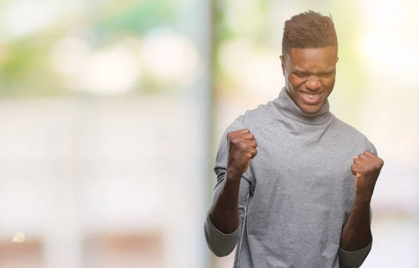 Junger Afrikanisch Amerikanischer Mann Mit Isoliertem Hintergrund Sehr Glücklich Und — Stockfoto