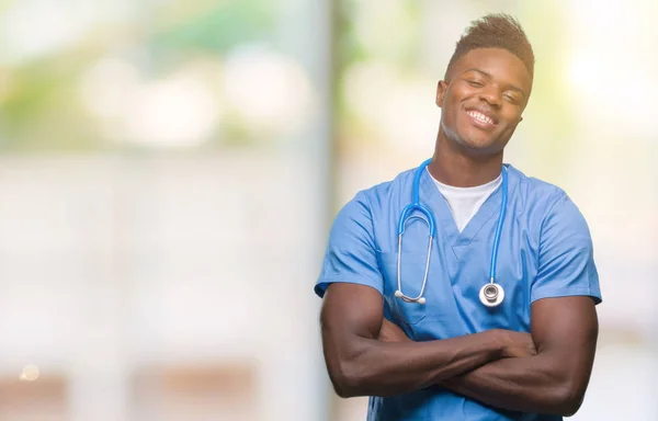 Jeune Homme Médecin Afro Américain Sur Fond Isolé Portant Uniforme — Photo