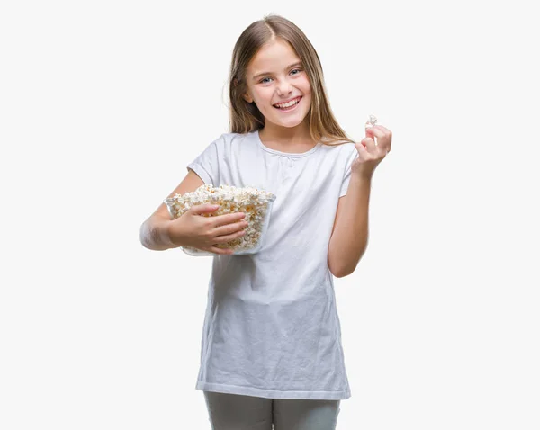 Молодая Красивая Девушка Ест Попкорн Закуски Изолированный Фон Счастливым Лицом — стоковое фото
