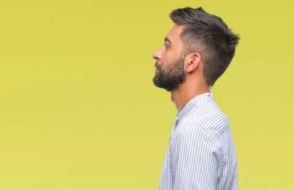 Hombre Hispano Adulto Sobre Fondo Aislado Mirando Hacia Lado Pose — Foto de Stock