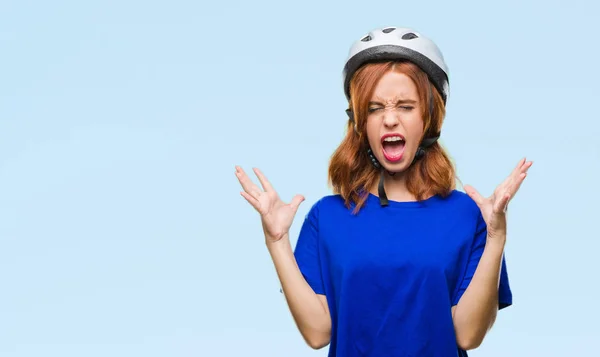 Junge Schöne Frau Mit Fahrradhelm Über Isoliertem Hintergrund Feiert Verrückt — Stockfoto