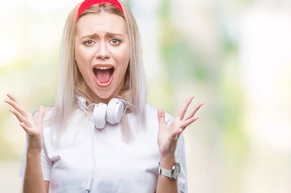 Jonge Blonde Vrouw Draagt Koptelefoon Luisteren Naar Muziek Geïsoleerd Achtergrond — Stockfoto