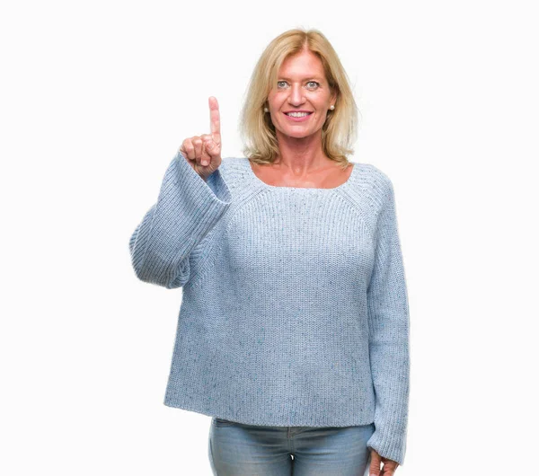Middle Age Blonde Woman Wearing Winter Sweater Isolated Background Showing — Stock Photo, Image
