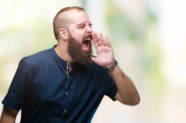 Joven Hombre Hipster Caucásico Sobre Fondo Aislado Gritando Fuerte Lado —  Fotos de Stock