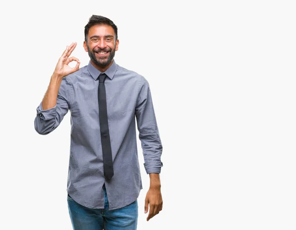 成人西班牙商人在孤立的背景下微笑积极做 标志与手和手指 成功表达式 — 图库照片