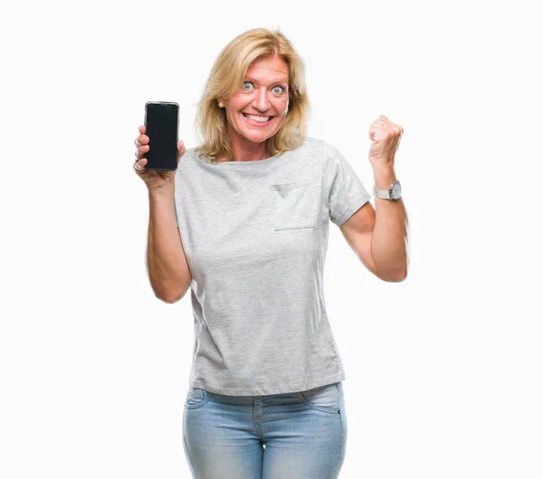 Orta Yaş Sarışın Kadın Gösteren Boş Ekran Smartphone Gurur Çığlık — Stok fotoğraf