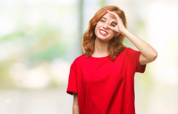 Joven Hermosa Mujer Sobre Fondo Aislado Haciendo Buen Gesto Con —  Fotos de Stock