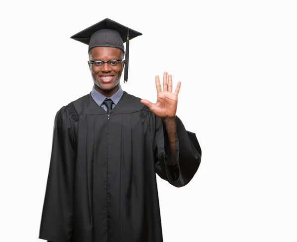 Νέοι Αποφοίτησε Αφρικανική Αμερικανική Άνθρωπος Πέρα Από Απομονωμένο Υπόβαθρο Δείχνει — Φωτογραφία Αρχείου