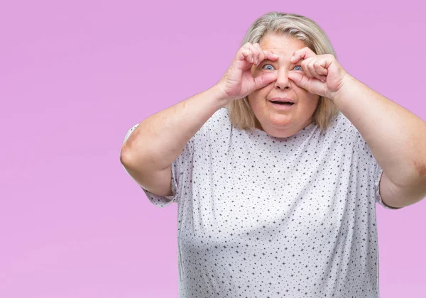 Senior Size Caucasian Woman Isolated Background Doing Gesture Binoculars Sticking — Stock Photo, Image