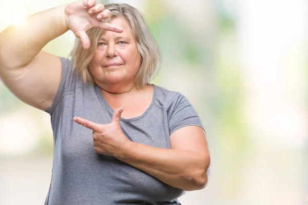 Senior Size Kaukasische Frau Über Isoliertem Hintergrund Lächelnd Rahmen Mit — Stockfoto