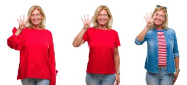 Kolaj gösterilen ve parmakları ile işaret beyaz izole kağıt üzerinde güzel orta yaş sarışın kadının kendinden emin ve mutlu gülümseyerek süre dört numara.