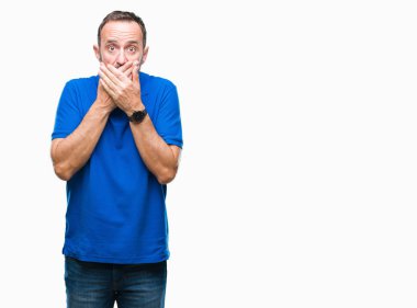 Orta yaş üzerinde izole arka plan ağız hata için elleriyle kapsayan şok ağarmış komuta sizde. Gizli kavramı.