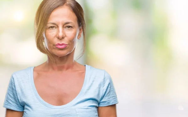 Middelbare Leeftijd Senior Latino Vrouw Geïsoleerde Achtergrond Met Ernstige Uitdrukking — Stockfoto