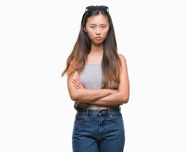 Jonge Aziatische Vrouw Zonnebril Dragen Geïsoleerde Achtergrond Scepticus Nerveus Afkeurende — Stockfoto