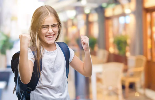 Ung Vacker Smart Student Tjej Bär Ryggsäck Över Isolerade Bakgrund — Stockfoto