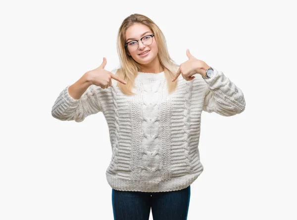 Mujer Caucásica Joven Con Gafas Sobre Fondo Aislado Mirando Confiado — Foto de Stock