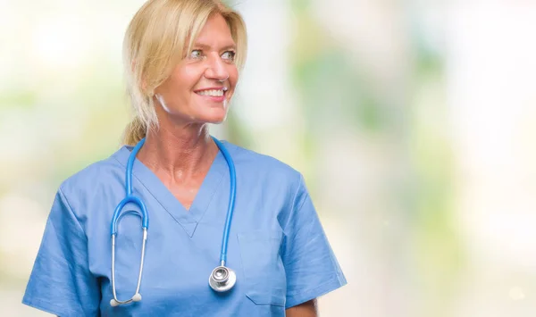Vrouw Van Middelbare Leeftijd Blonde Verpleegkundige Chirurg Dokter Geïsoleerd Achtergrond — Stockfoto