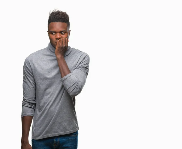 Joven Hombre Afroamericano Sobre Fondo Aislado Mirando Estresado Nervioso Con — Foto de Stock