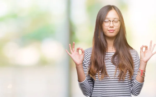 Jonge Aziatische Vrouw Dragen Bril Geïsoleerde Achtergrond Ontspannen Lachend Met — Stockfoto