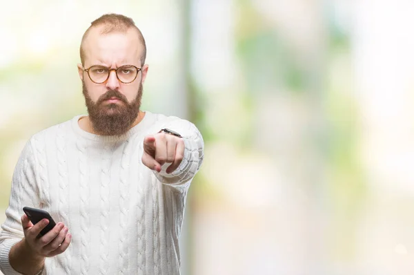 Joven Hombre Hipster Caucásico Que Envía Mensajes Texto Utilizando Teléfono —  Fotos de Stock