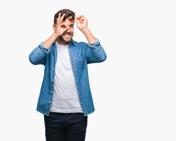 Junger Gutaussehender Mann Mit Sonnenbrille Über Isoliertem Hintergrund Macht Geste — Stockfoto