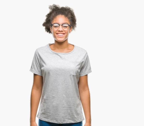 Młody Afro American Kobieta Okularach Białym Tle Szczęśliwy Chłodnym Uśmiechem — Zdjęcie stockowe