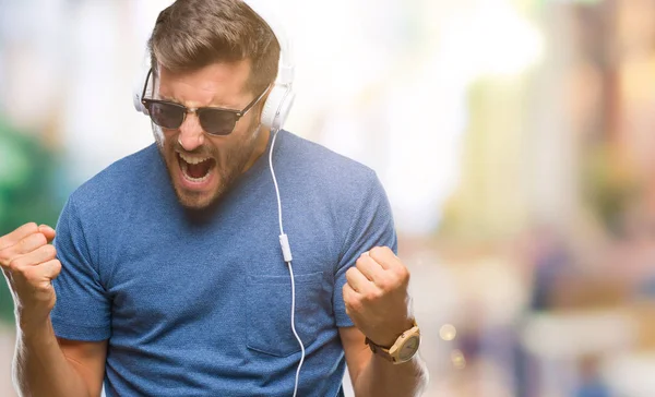 Jeune Homme Beau Casque Écoutant Musique Sur Fond Isolé Très — Photo