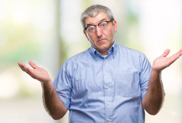 Knappe Senior Man Met Bril Geïsoleerde Achtergrond Clueless Verward Expressie — Stockfoto