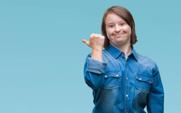 Mujer Adulta Joven Con Síndrome Sobre Fondo Aislado Sonriendo Con —  Fotos de Stock