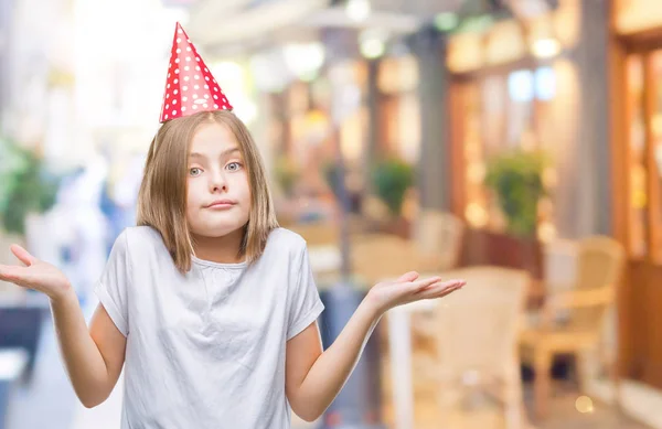 Young Beautiful Girl Wearing Birthday Cap Isolated Background Clueless Confused — Stock Photo, Image