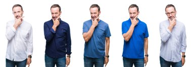 Kolaj emin çapraz kollar ve çeneme kaldırdı el ile gülümseme ile kameraya bakarak izole arka plan üzerinde duran yakışıklı üst düzey ağarmış zarif iş adamı. Pozitif düşünce.