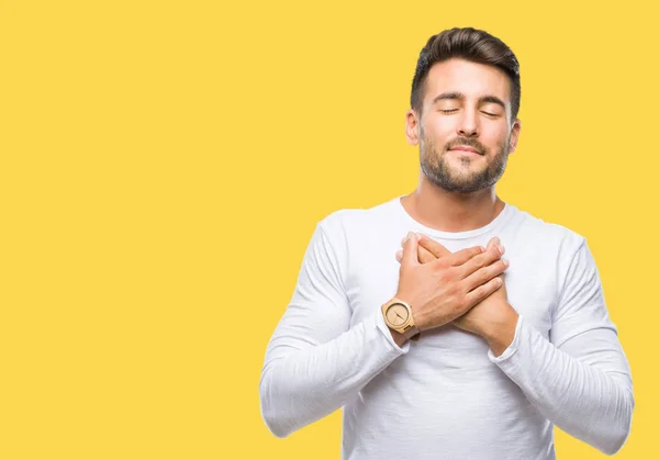 Homem Bonito Jovem Sobre Fundo Isolado Sorrindo Com Mãos Peito — Fotografia de Stock