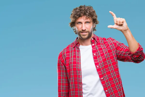 Bonito Homem Modelo Hispânico Sobre Fundo Isolado Sorrindo Gestos Confiantes — Fotografia de Stock