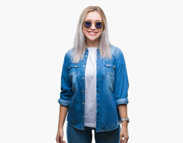 Junge Blonde Frau Mit Sonnenbrille Über Isoliertem Hintergrund Mit Einem — Stockfoto