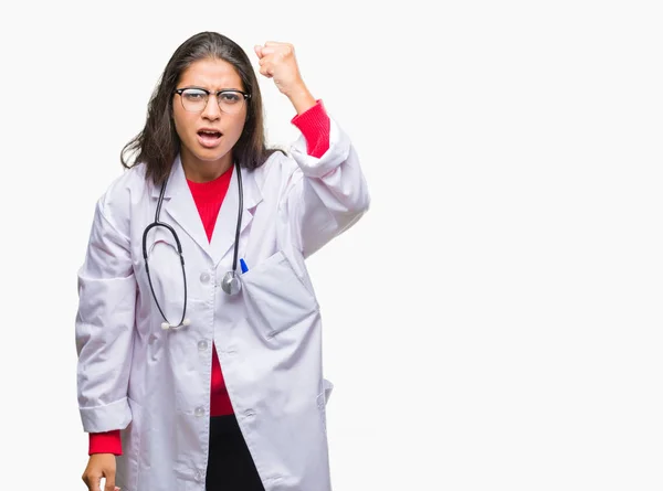Genç Arap Doktor Kadın Izole Arka Plan Öfkeli Sinirli Sinirli — Stok fotoğraf