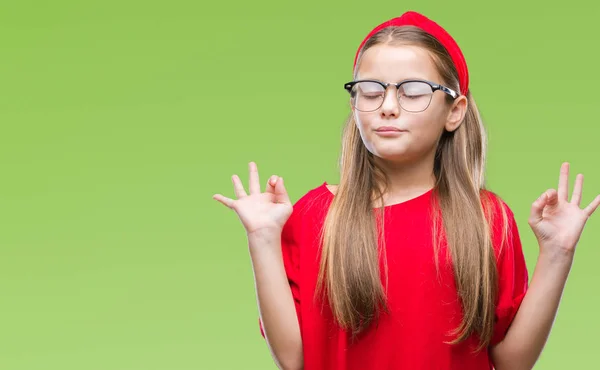 Joven Chica Hermosa Con Gafas Sobre Fondo Aislado Relajarse Sonreír — Foto de Stock