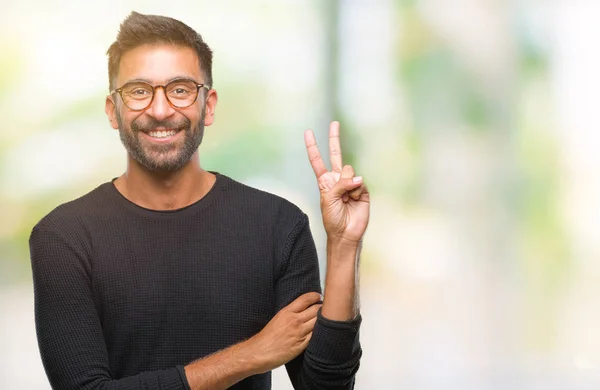Hombre Hispano Adulto Con Gafas Sobre Fondo Aislado Sonriendo Con — Foto de Stock