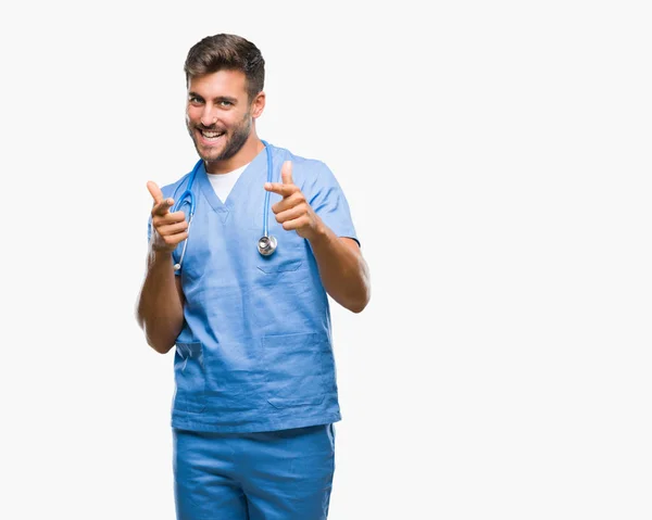 Młody Przystojny Lekarz Chirurg Mężczyzna Białym Tle Wskazując Palcami Aparatu — Zdjęcie stockowe